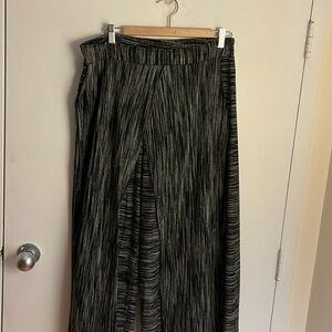 Niche blk/white flowy trousers